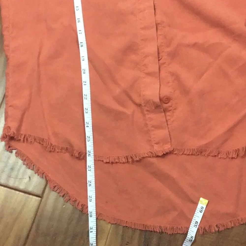 Anthropologie Cloth & Stone Coral Button Down Blouse With Frayed Hem Size Large - Picture 11 of 11
